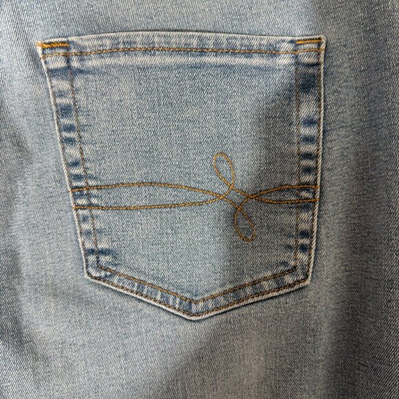 Denizen from Levi's Boyfriend Light Blue Distressed Cuffed Jeans Size 8 / W29 - Picture 4 of 11